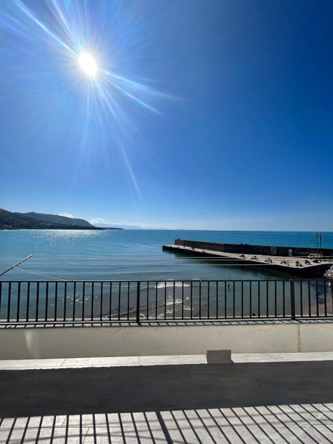 Casa Marina, La Terrazza Sul Mare Bed & Breakfast Чефалу Екстериор снимка